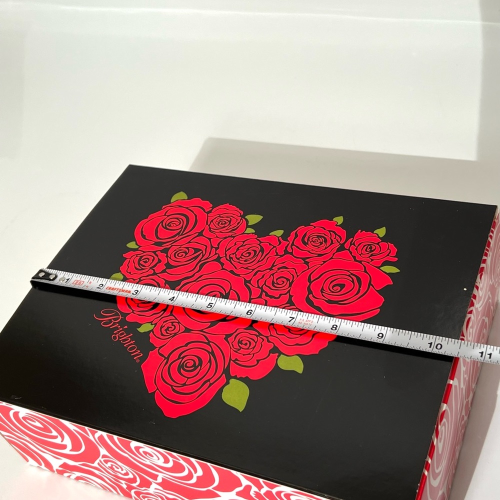 Brighton Gift Box Heart shaped Roses are Red - Picture 6 of 9